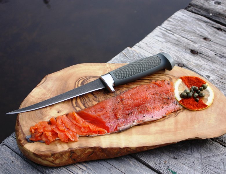 Gravlax de truite marinée au rhum et aux flocons d’érable